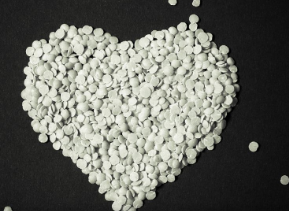 如今(jin)鐵路(lu)車(che)輛中常(chang)見(jian)的聚酰胺復郃材(cai)料